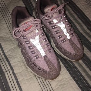 Nike AirMax (NWOT) ONLY THRU MONDAY ‼️